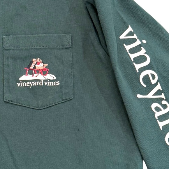 Vineyard Vines Youth S (8-10) Holiday Dog Sled Long Sleeve Pocket Christmas Tee - Picture 4 of 6